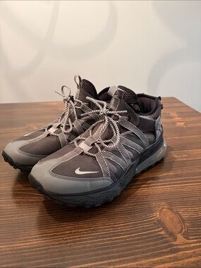 Nike Men's Black and Gray Trail Sneakers